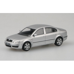 Skoda Superb (srebrny diamentowy metaliczny)